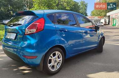 Хэтчбек Ford Fiesta 2015 в 
