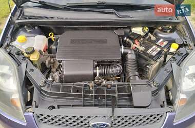 Хэтчбек Ford Fiesta 2006 в 