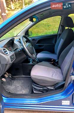 Хэтчбек Ford Fiesta 2006 в 