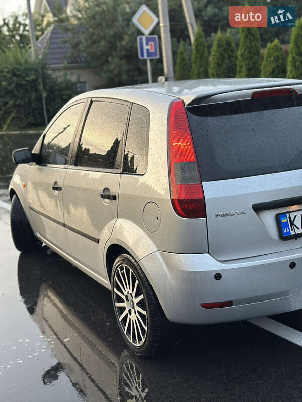 Хэтчбек Ford Fiesta 2003 в Киеве