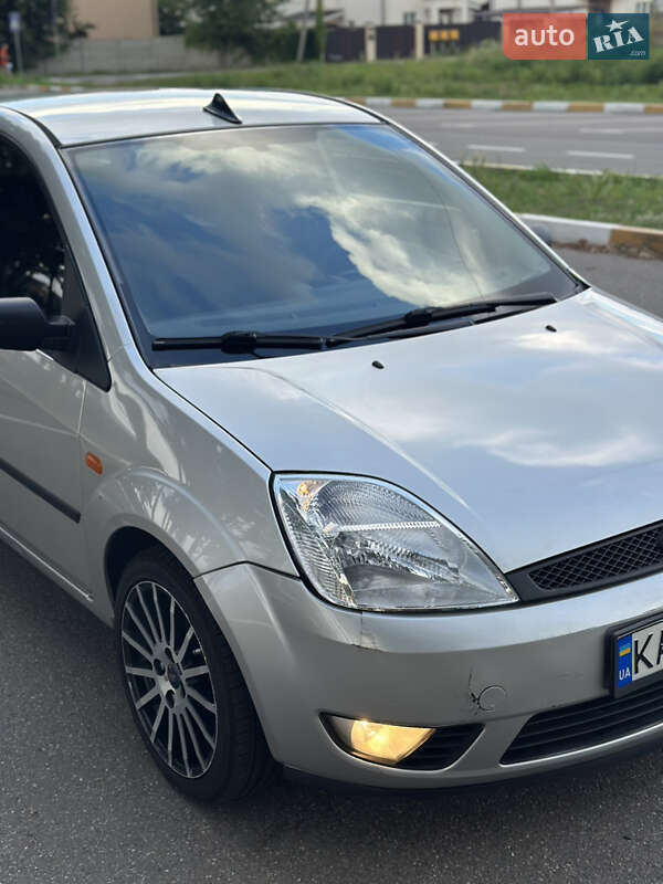Хэтчбек Ford Fiesta 2003 в Киеве