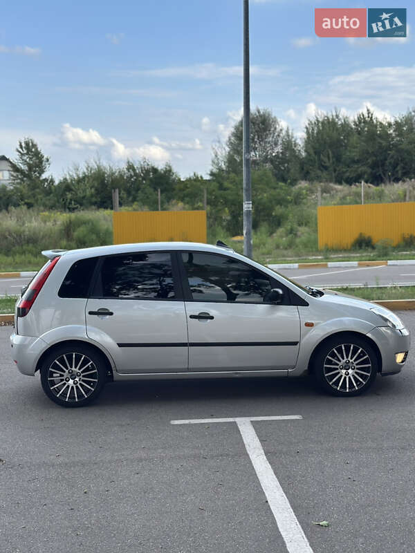 Хэтчбек Ford Fiesta 2003 в Киеве