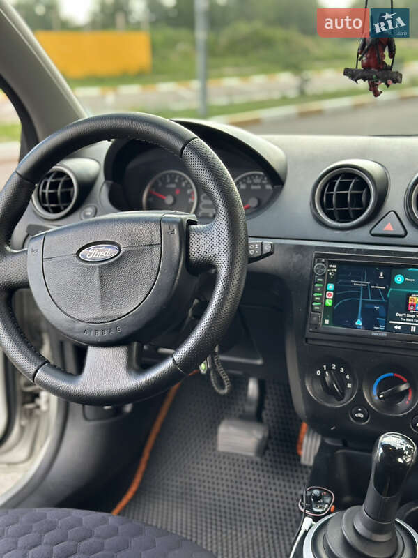 Хэтчбек Ford Fiesta 2003 в Киеве