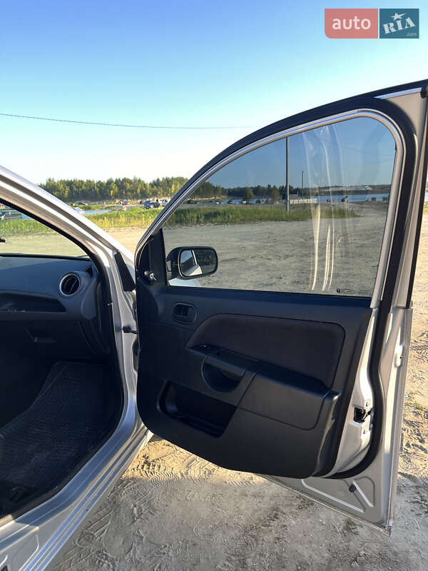 Хэтчбек Ford Fiesta 2008 в Львове фото 5 Хэтчбек Ford Fiesta 2008 в Львове