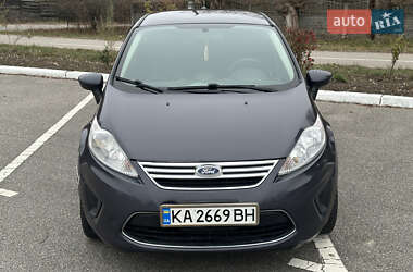 Седан Ford Fiesta 2012 в Ржищеве