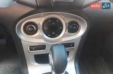 Хэтчбек Ford Fiesta 2018 в 