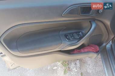 Хэтчбек Ford Fiesta 2018 в 