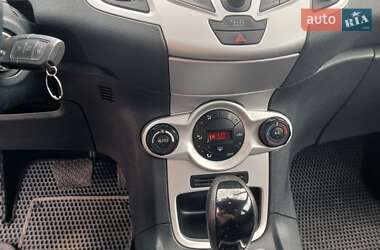 Хэтчбек Ford Fiesta 2011 в 
