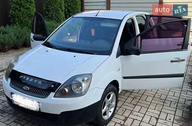 Хэтчбек Ford Fiesta 2007 в 