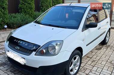 Хэтчбек Ford Fiesta 2007 в Черновцах