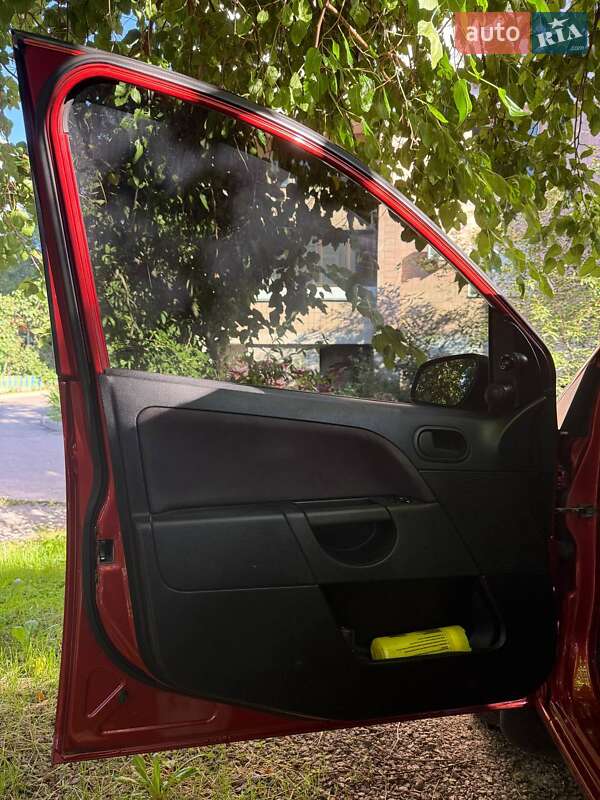 Хэтчбек Ford Fiesta 2007 в Киеве