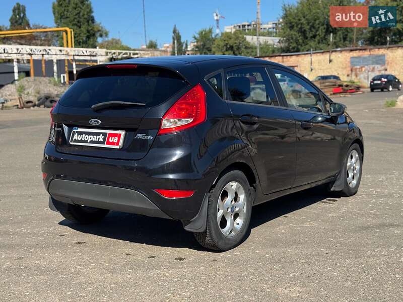 Хэтчбек Ford Fiesta 2011 в Киеве