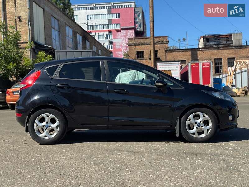 Хэтчбек Ford Fiesta 2011 в Киеве