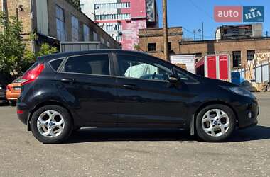 Хэтчбек Ford Fiesta 2011 в 