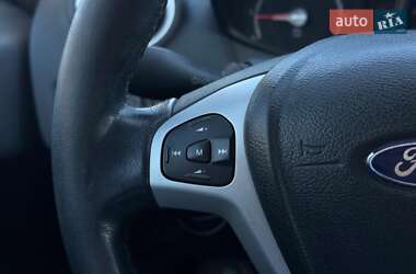 Хэтчбек Ford Fiesta 2011 в 