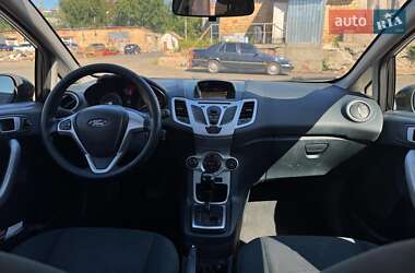 Хэтчбек Ford Fiesta 2011 в 