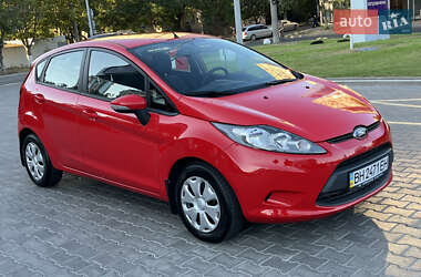 Хэтчбек Ford Fiesta 2012 в 
