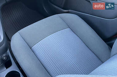 Хэтчбек Ford Fiesta 2012 в 