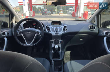 Седан Ford Fiesta 2011 в 