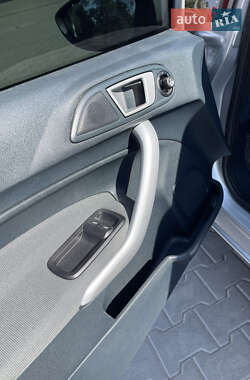 Седан Ford Fiesta 2011 в 