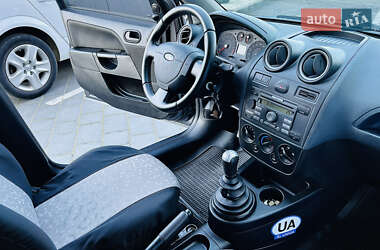 Хэтчбек Ford Fiesta 2007 в 