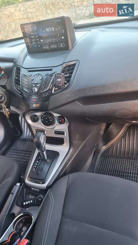 Седан Ford Fiesta 2015 в Киеве
