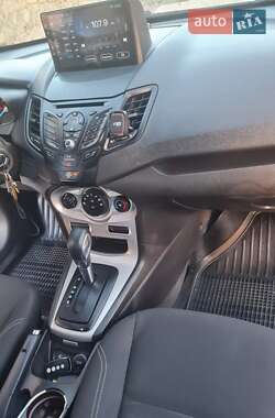 Седан Ford Fiesta 2015 в 