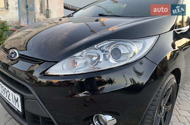 Хэтчбек Ford Fiesta 2012 в 