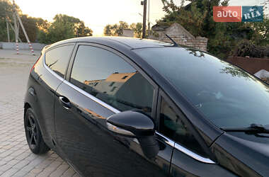 Хэтчбек Ford Fiesta 2012 в 
