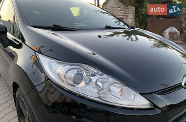 Хэтчбек Ford Fiesta 2012 в 