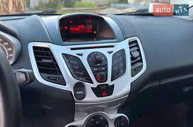 Хэтчбек Ford Fiesta 2012 в 