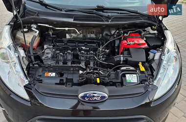 Хэтчбек Ford Fiesta 2012 в 