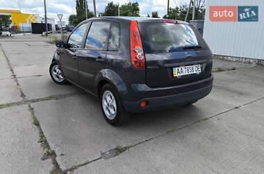 Хэтчбек Ford Fiesta 2006 в 
