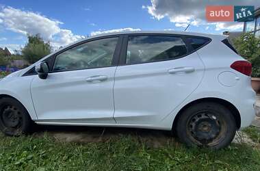 Хэтчбек Ford Fiesta 2018 в 