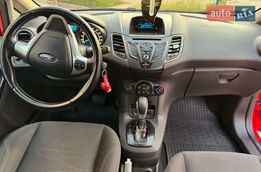 Хэтчбек Ford Fiesta 2016 в 