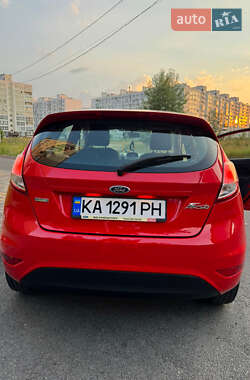 Хэтчбек Ford Fiesta 2016 в 