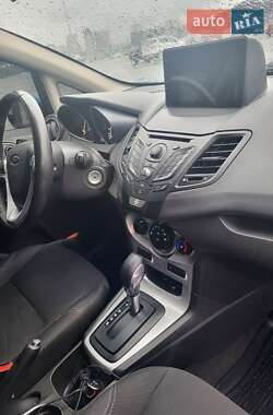 Хэтчбек Ford Fiesta 2015 в 