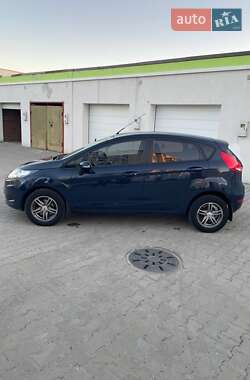 Хэтчбек Ford Fiesta 2011 в 