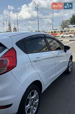 Хэтчбек Ford Fiesta 2013 в 