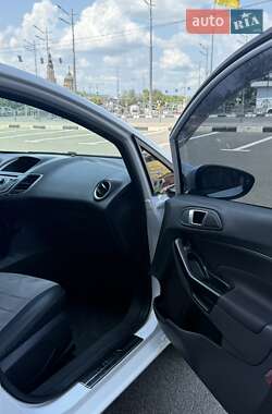 Хэтчбек Ford Fiesta 2013 в 