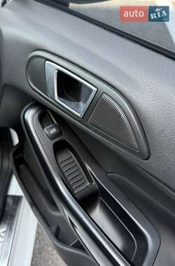 Хэтчбек Ford Fiesta 2013 в 