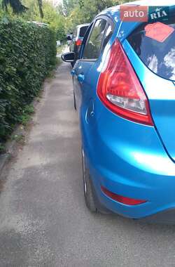 Хэтчбек Ford Fiesta 2012 в 