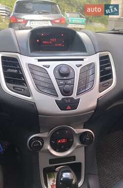 Хэтчбек Ford Fiesta 2012 в 