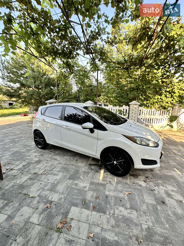 Хэтчбек Ford Fiesta 2016 в Малехове фото 3 Хэтчбек Ford Fiesta 2016 в Малехове