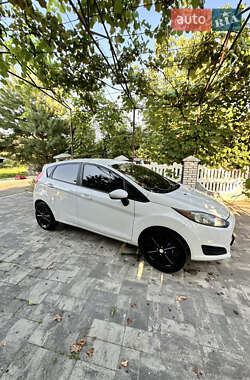 Хэтчбек Ford Fiesta 2016 в 
