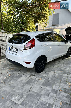 Хэтчбек Ford Fiesta 2016 в 