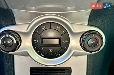 Хэтчбек Ford Fiesta 2009 в 