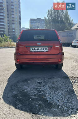 Хэтчбек Ford Fiesta 2006 в 