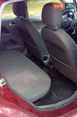 Хэтчбек Ford Fiesta 2003 в 