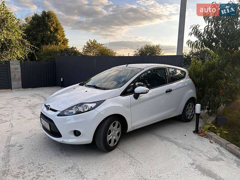 Хэтчбек Ford Fiesta 2010 в 